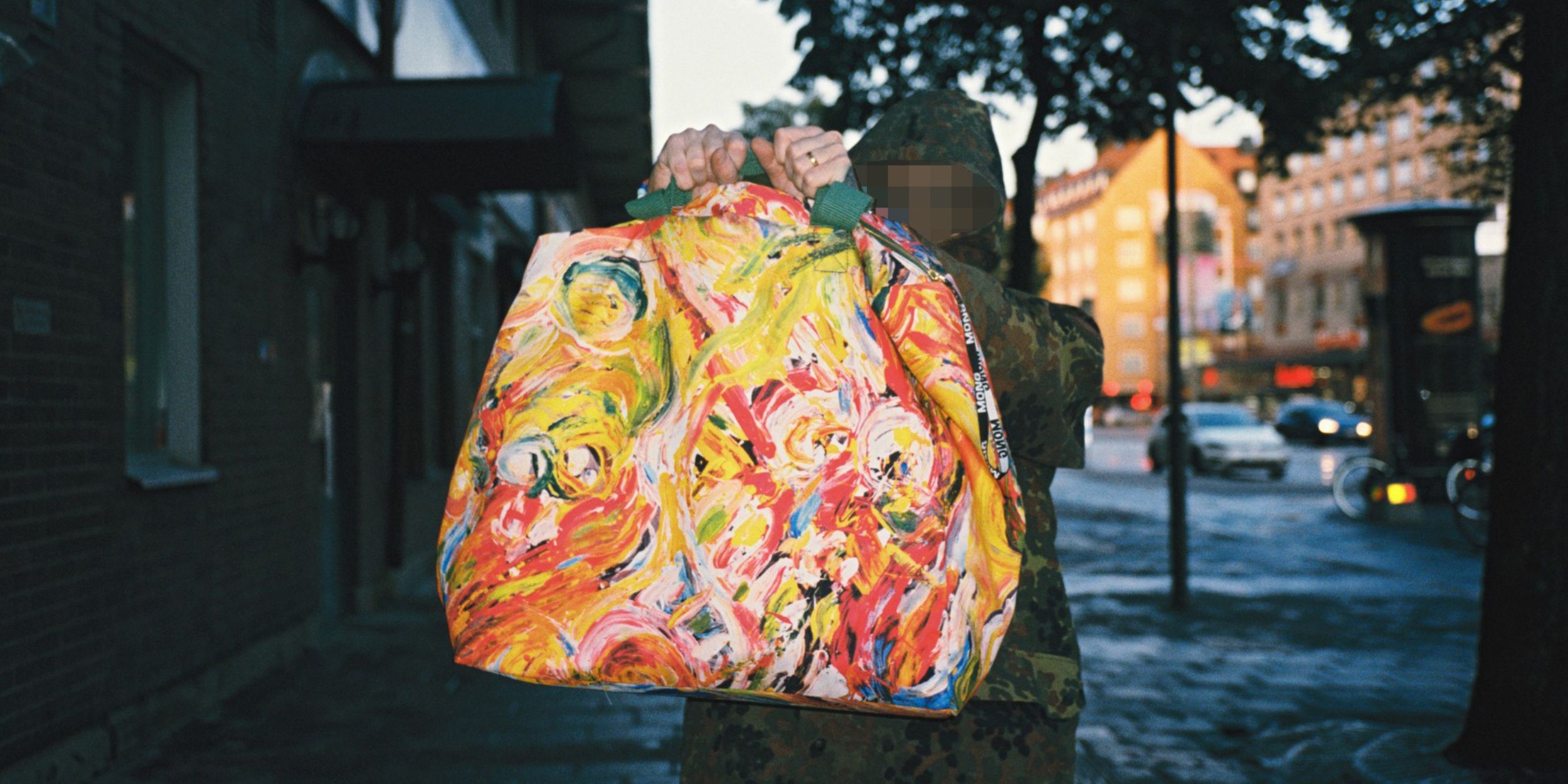 Mong Bag, a painting for your shoulder